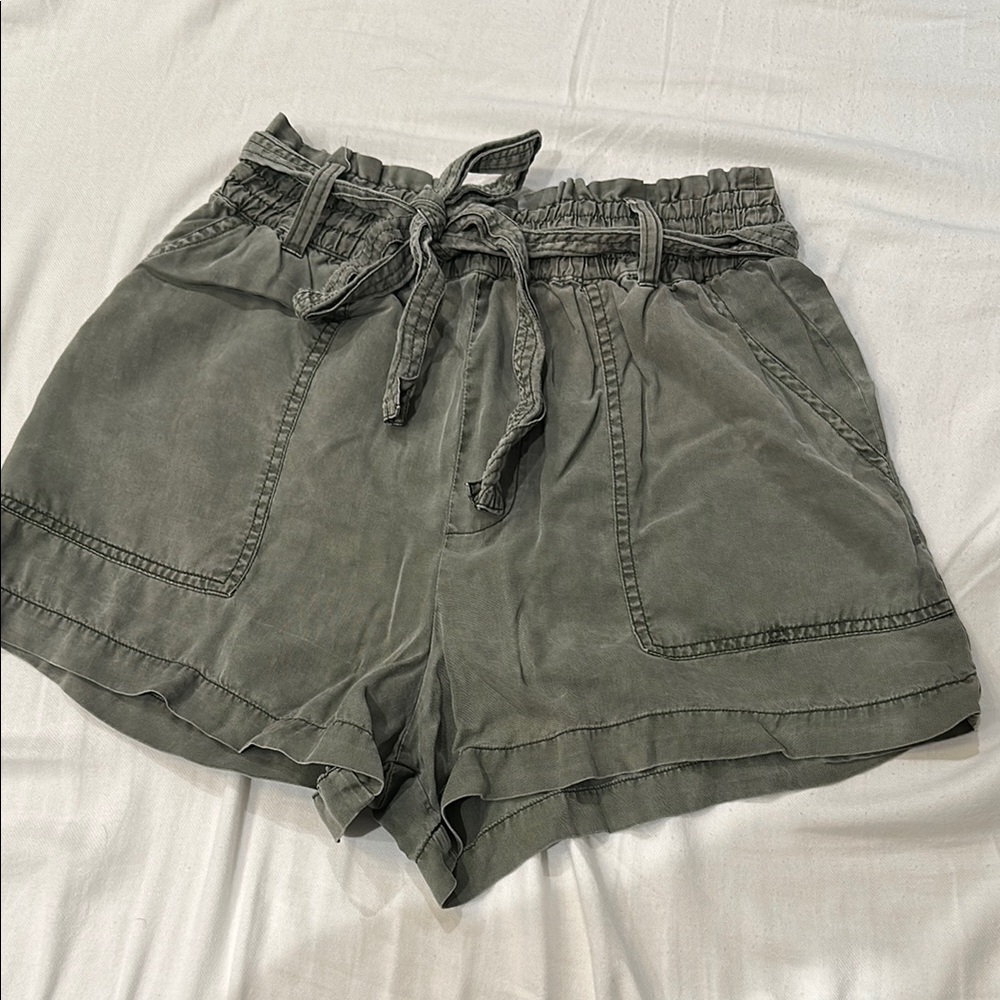 Abercrombie & Fitch High Waist Green Shorts Relaxed Fit with Belt